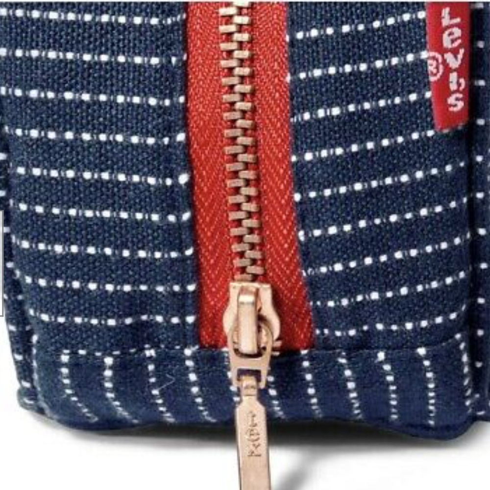 Levi’s Small Striped Accessory Zip Pouch - Picture 4 of 14